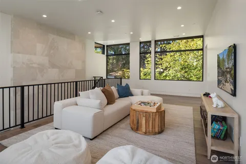 $8,498,000 | 10620 Southeast 22nd Street, Bellevue, WA 98004