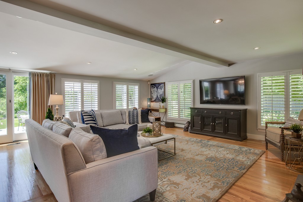 10 New Meadow Road Lynnfield, MA 01940 - Photo 8 of 30 Gallery Image 8