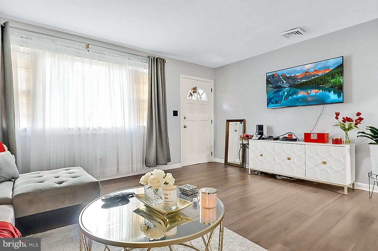 38340 Sugar Hole Road Avenue, MD 20609 - Photo 8 of 32 a living room with furniture and a table