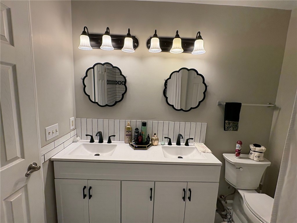 6663 Pine Ridge Circle Blackshear, GA 31516 - Photo 24 of 37 Master bath
