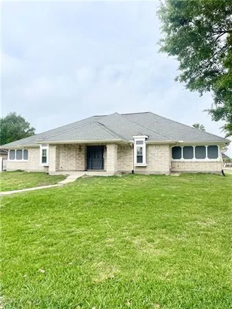 $2,800 | 3604 Lake Providence Drive, Harvey, LA 70058