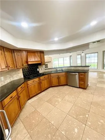 $2,800 | 3604 Lake Providence Drive, Harvey, LA 70058