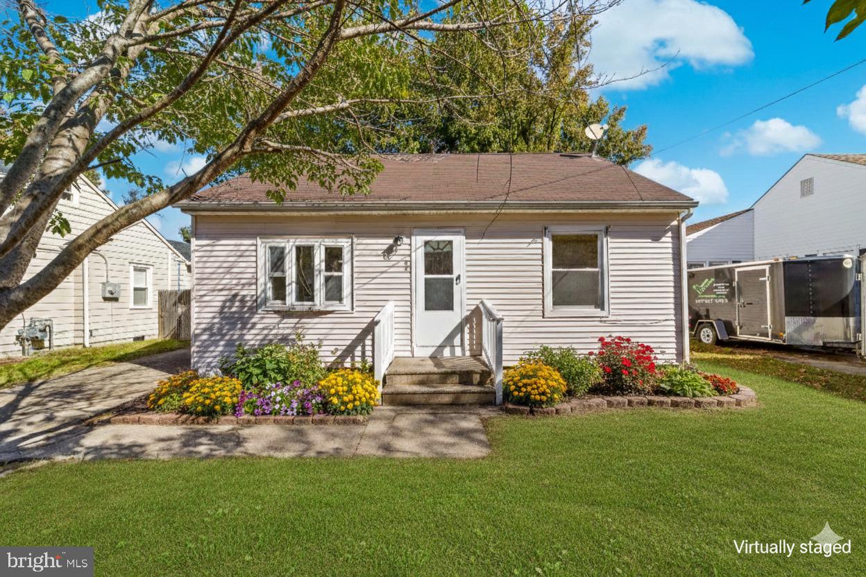 a front view of house with yard