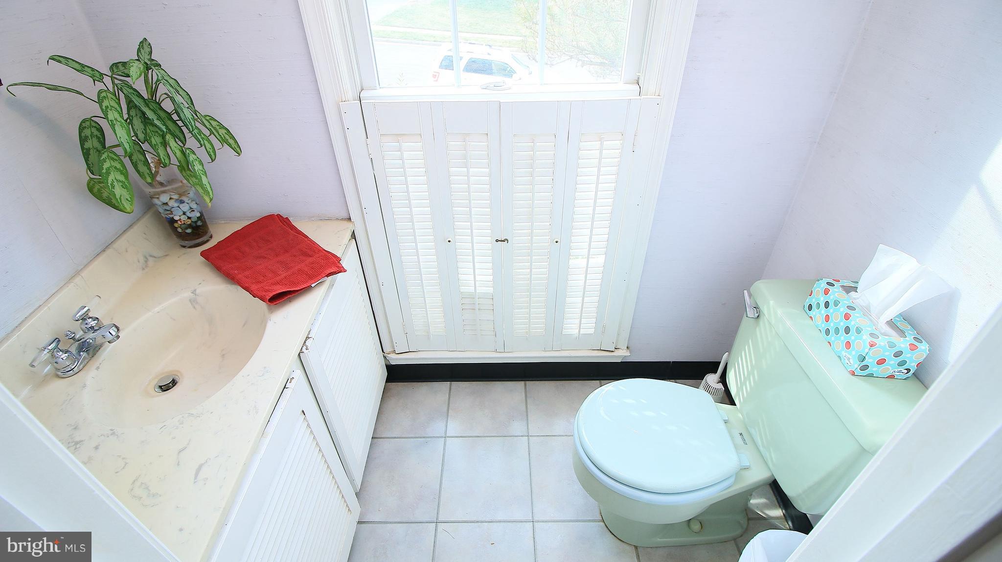 9709 Rhapsody Drive Vienna, VA 22180 - Photo 12 of 26 ML POWDER ROOM