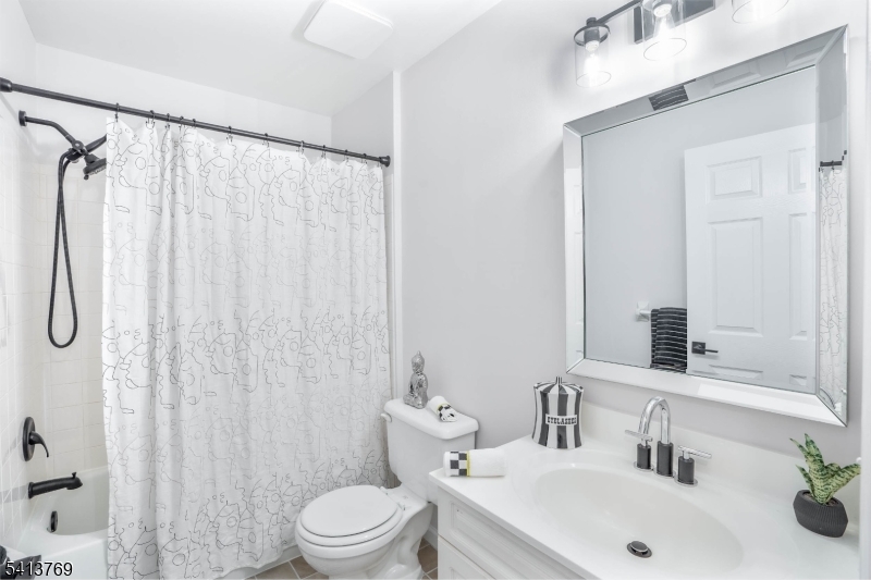 8 Springholm Drive Berkeley Heights, NJ 07922 - Photo 4 of 16