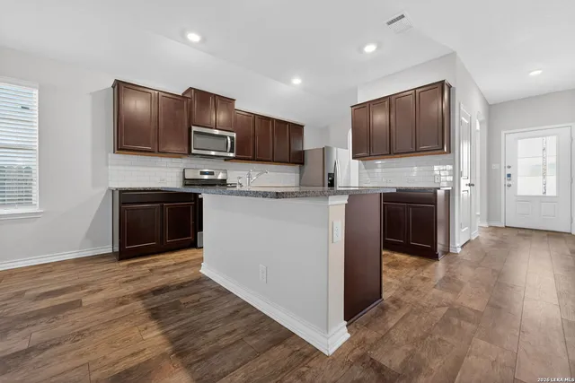 $1,800 | 6810 Schillings, San Antonio, TX 78252