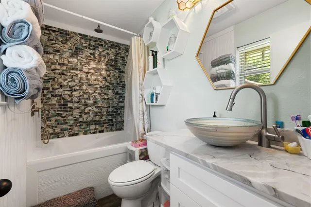 $365,000 | 811 Ridgeway Road, Joshua, TX 76058