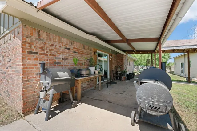 $365,000 | 811 Ridgeway Road, Joshua, TX 76058