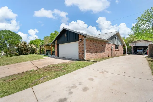$365,000 | 811 Ridgeway Road, Joshua, TX 76058