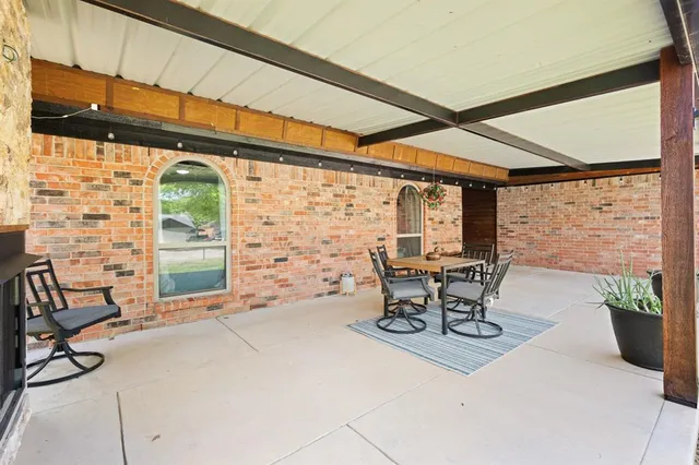 $365,000 | 811 Ridgeway Road, Joshua, TX 76058