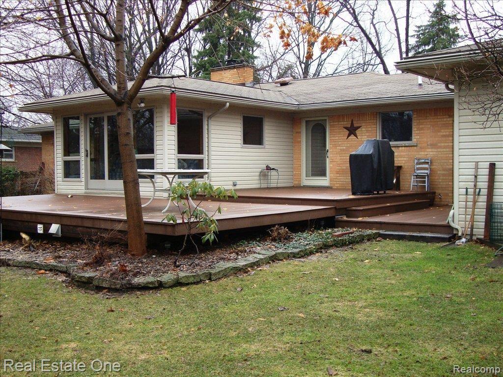 9771 Allen Road Allen Park, MI 48101 - Photo 3 of 22 SPACIOUS L.R