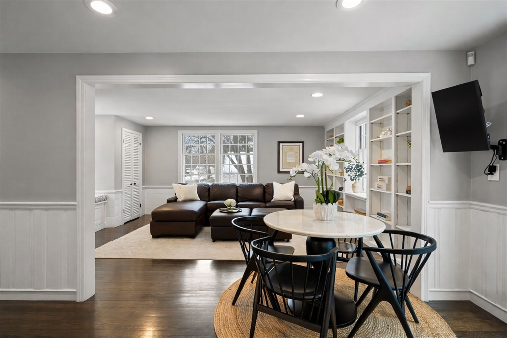 71 Westgate Wellesley, MA 02481 - Photo 3 of 32