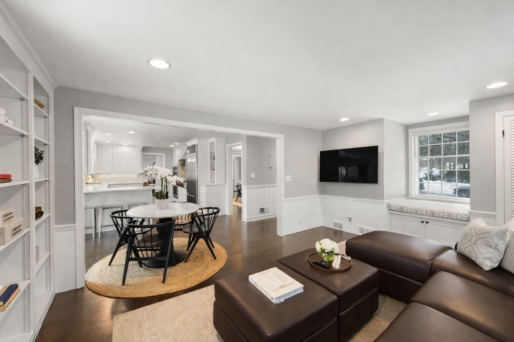 71 Westgate Wellesley, MA 02481 - Photo 4 of 32