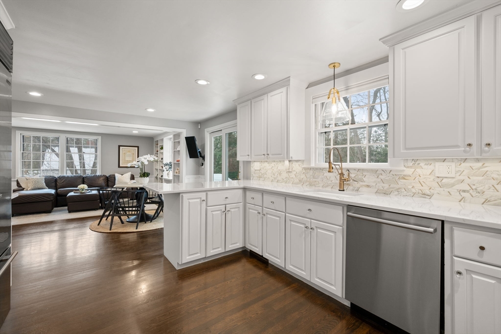 71 Westgate Wellesley, MA 02481 - Photo 8 of 32