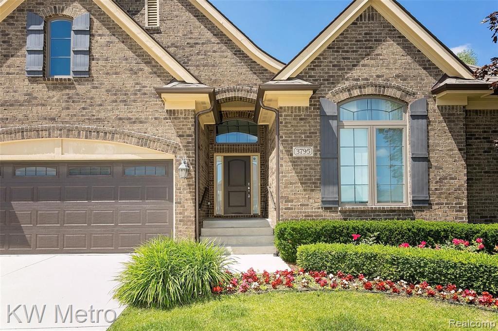 3795 Somerset Circle Rochester Hills, MI 48309 - Photo 2 of 43