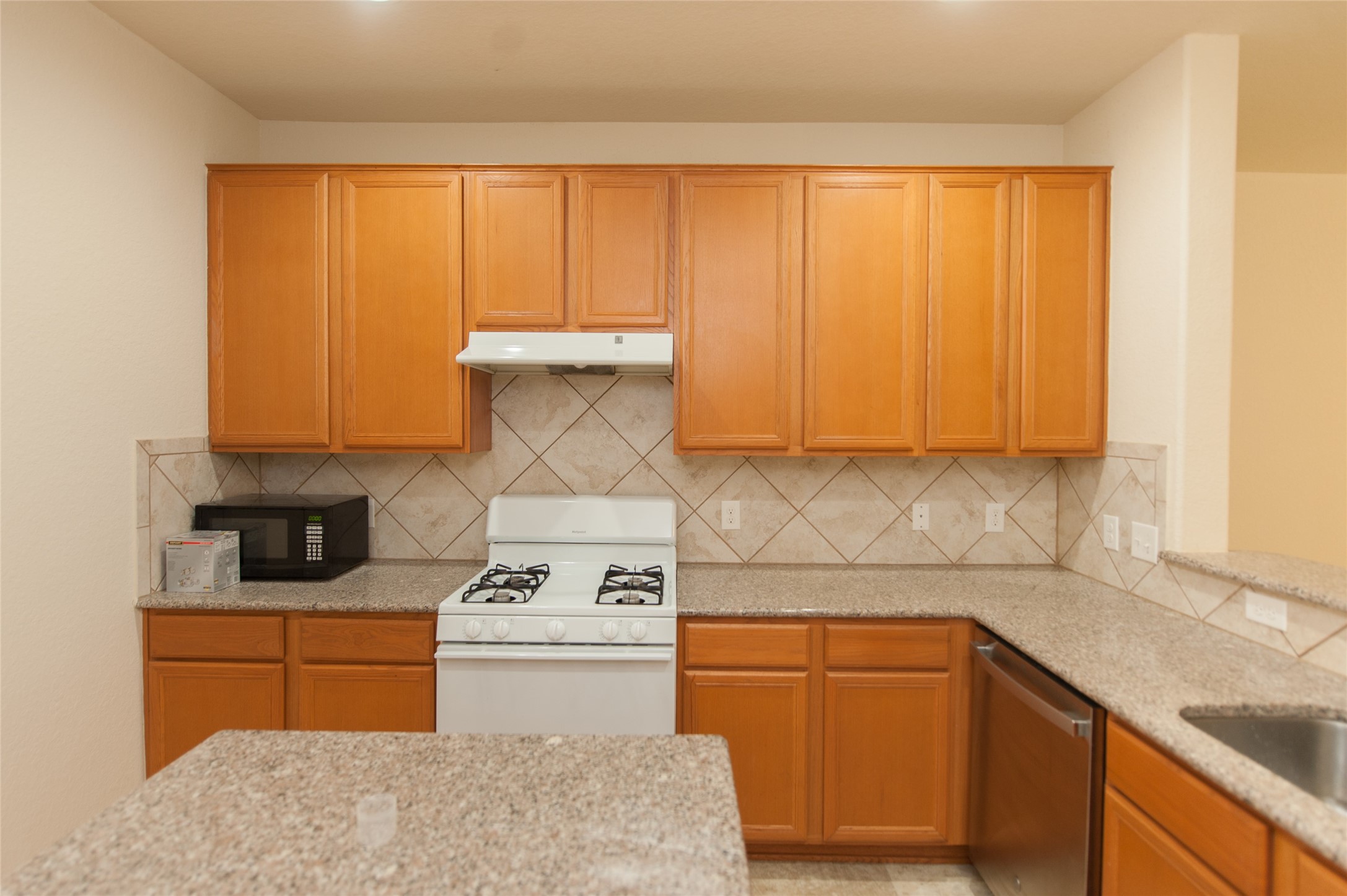 18519 Each Elm Way Houston, TX 77084 - Photo 4 of 23 Granite countertops