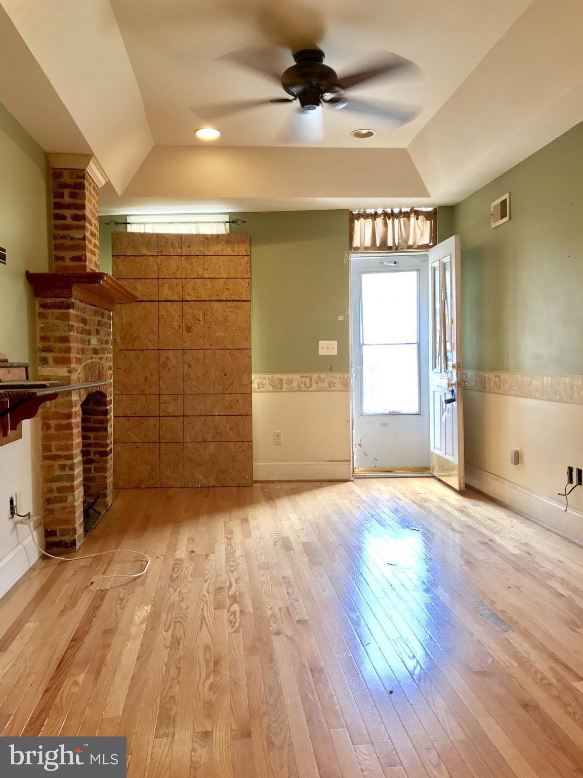 1716 Marshall Street Baltimore, MD 21230 - Photo 2 of 28 Living Room