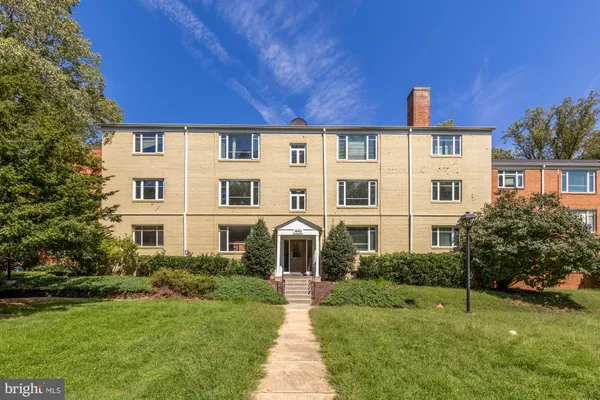 $2,250 | 10413 Montrose Avenue, Unit 101, Bethesda, MD 20814