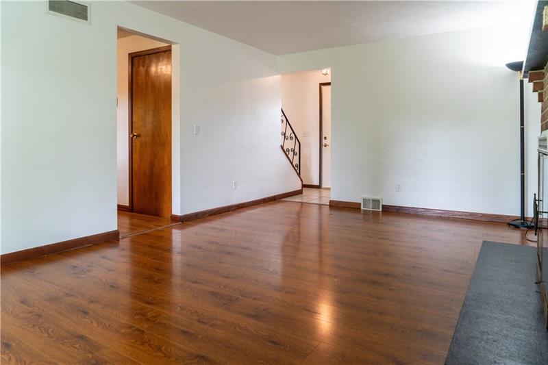 332 Nichols Road Pittsburgh, PA 15237 - Photo 9 of 25 Family Room