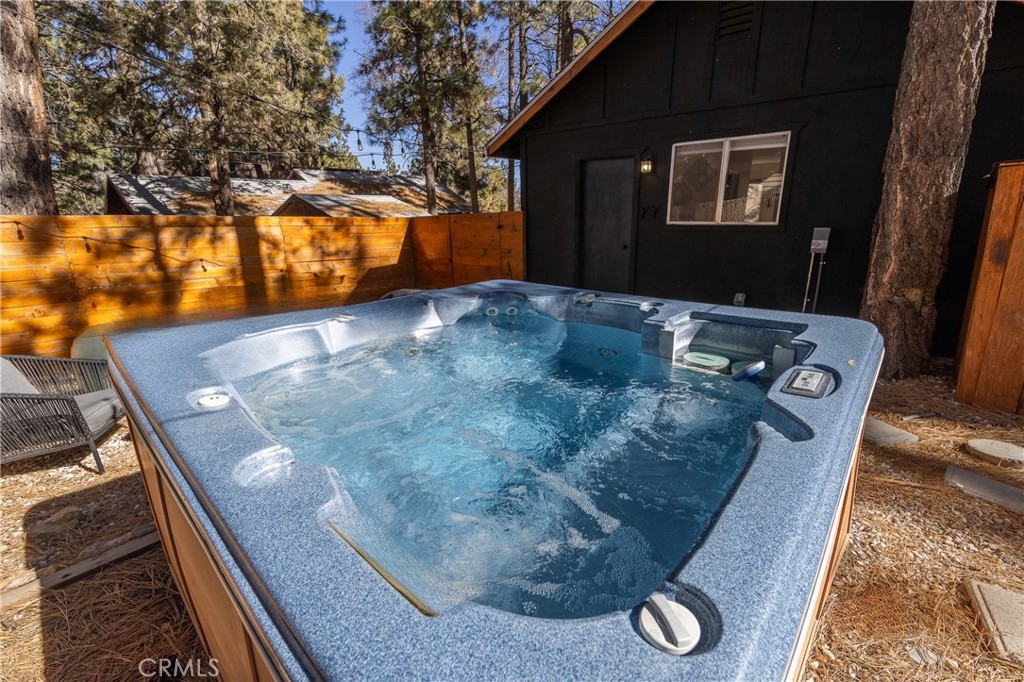 376 Riverside Avenue Sugarloaf, CA 92386 - Photo 21 of 24 Hot tub day full
