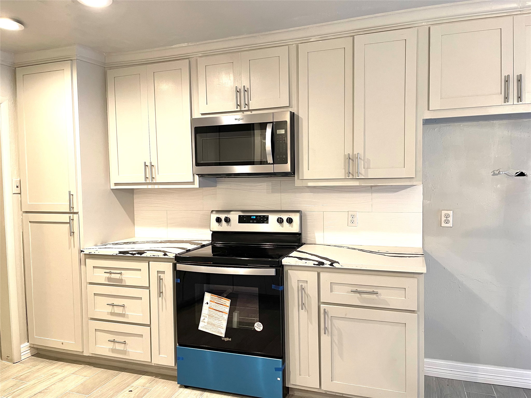 5131 Indigo Street Houston, TX 77096 - Photo 5 of 21 Kitchen