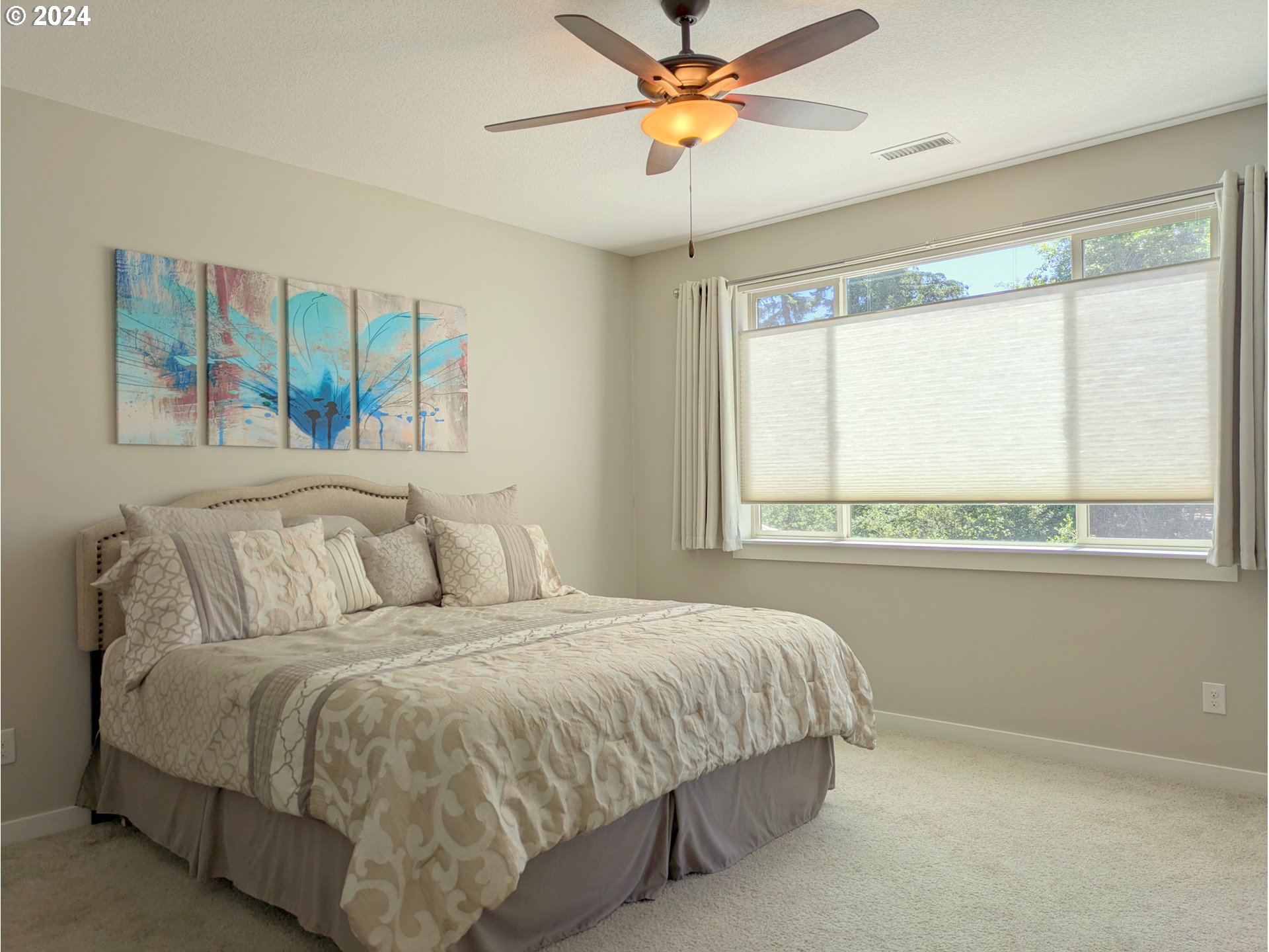 4313 North Ridgefield Woods Drive Ridgefield, WA 98642 - Photo 15 of 24 a bedroom with a large bed and a window
