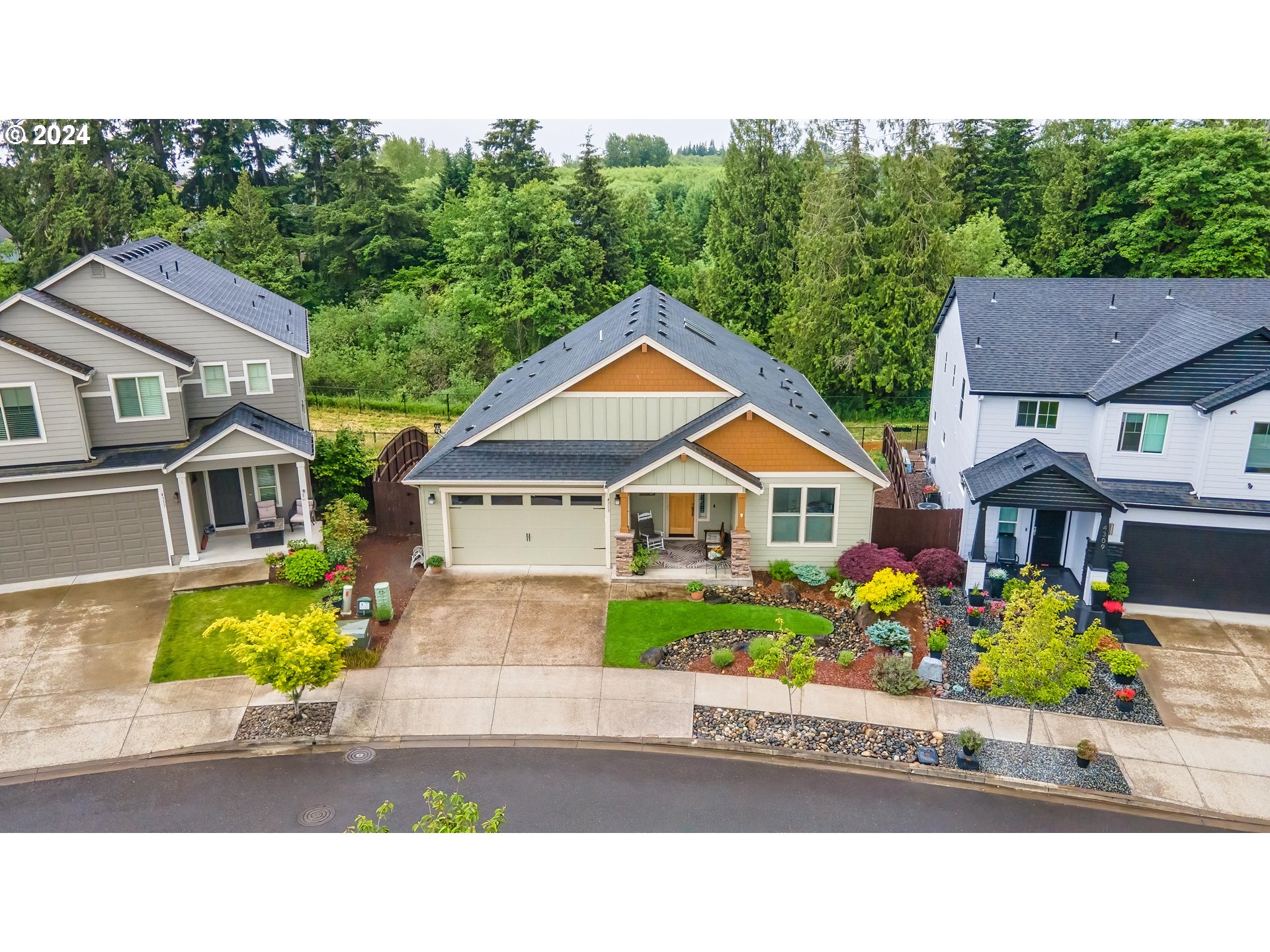 4313 North Ridgefield Woods Drive Ridgefield, WA 98642 - Photo 2 of 24 a house view with a garden space