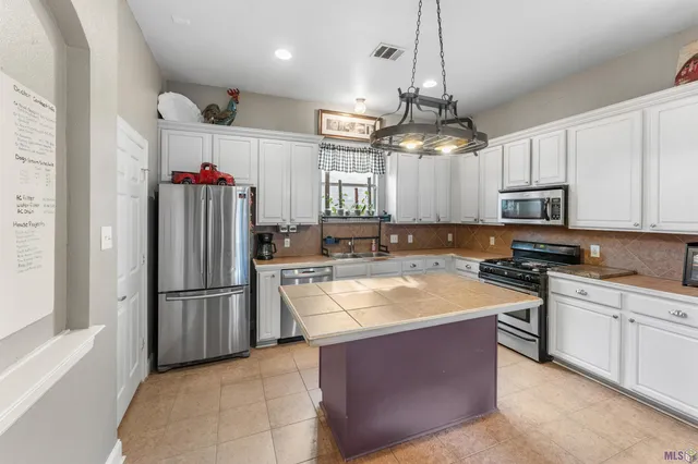 $330,000 | 15940 Belle Angela Avenue, Baton Rouge, LA 70817