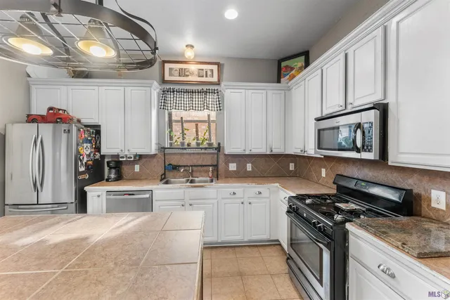 $330,000 | 15940 Belle Angela Avenue, Baton Rouge, LA 70817