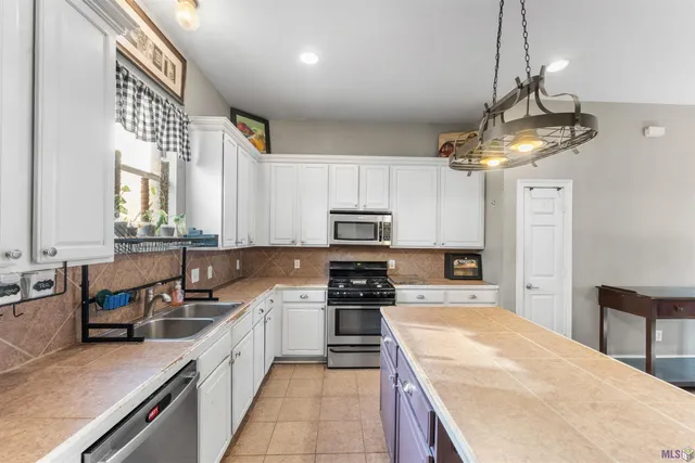 $330,000 | 15940 Belle Angela Avenue, Baton Rouge, LA 70817