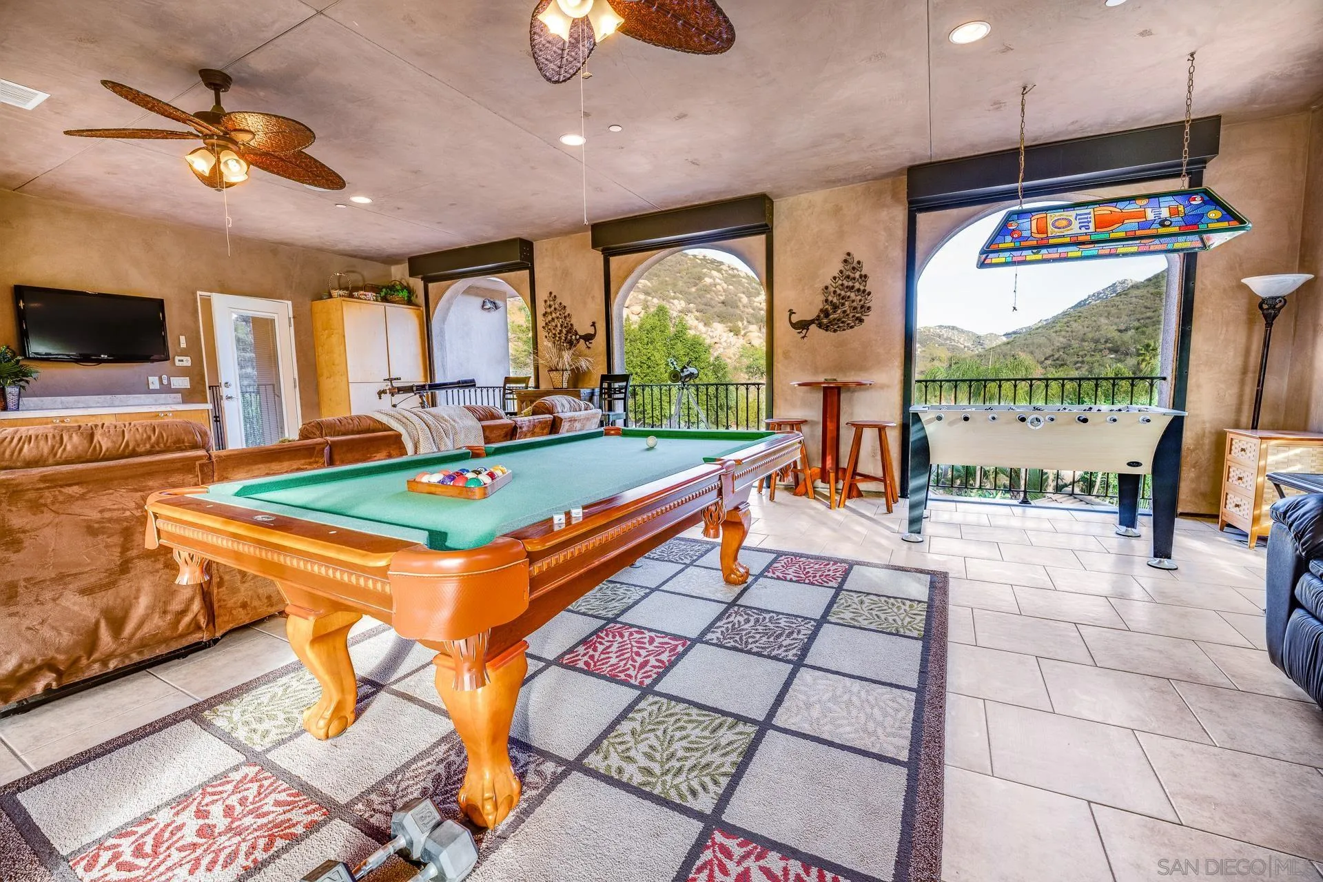 15380 Oak Canyon Road Poway, CA 92064 - Photo 27 of 52 a room with lots of tables and chairs