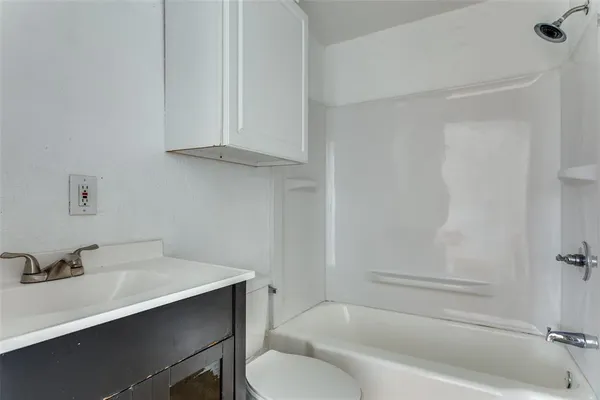 $229,900 | 2625 Frazier Avenue, Fort Worth, TX 76110