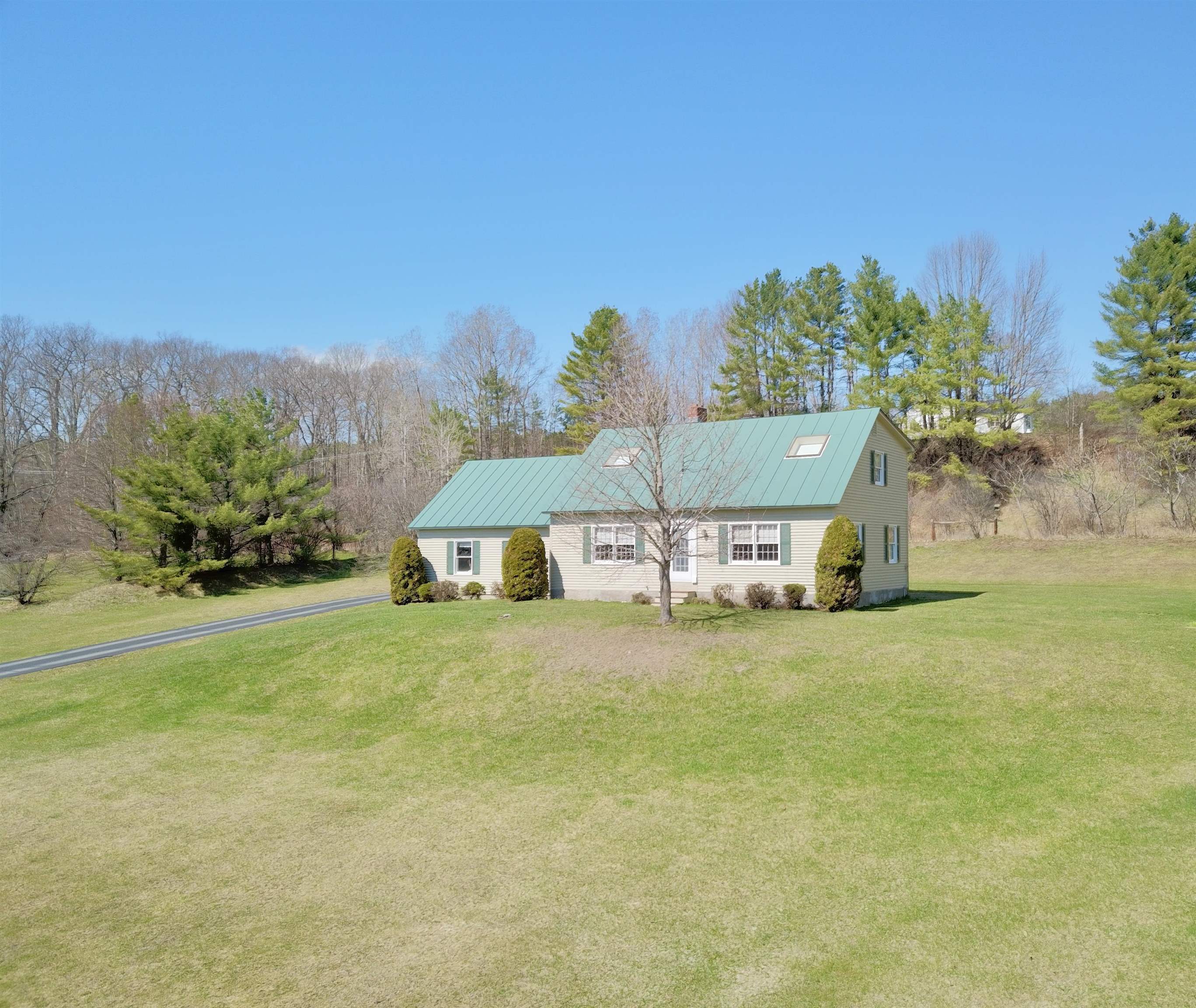 15 Farr Road Lebanon, NH 03766 - Photo 2 of 25