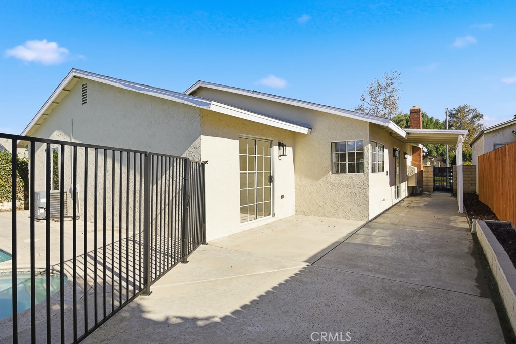 7051 Idyllwild Lane Riverside, CA 92503 - Photo 27 of 36 a view of house with large windows