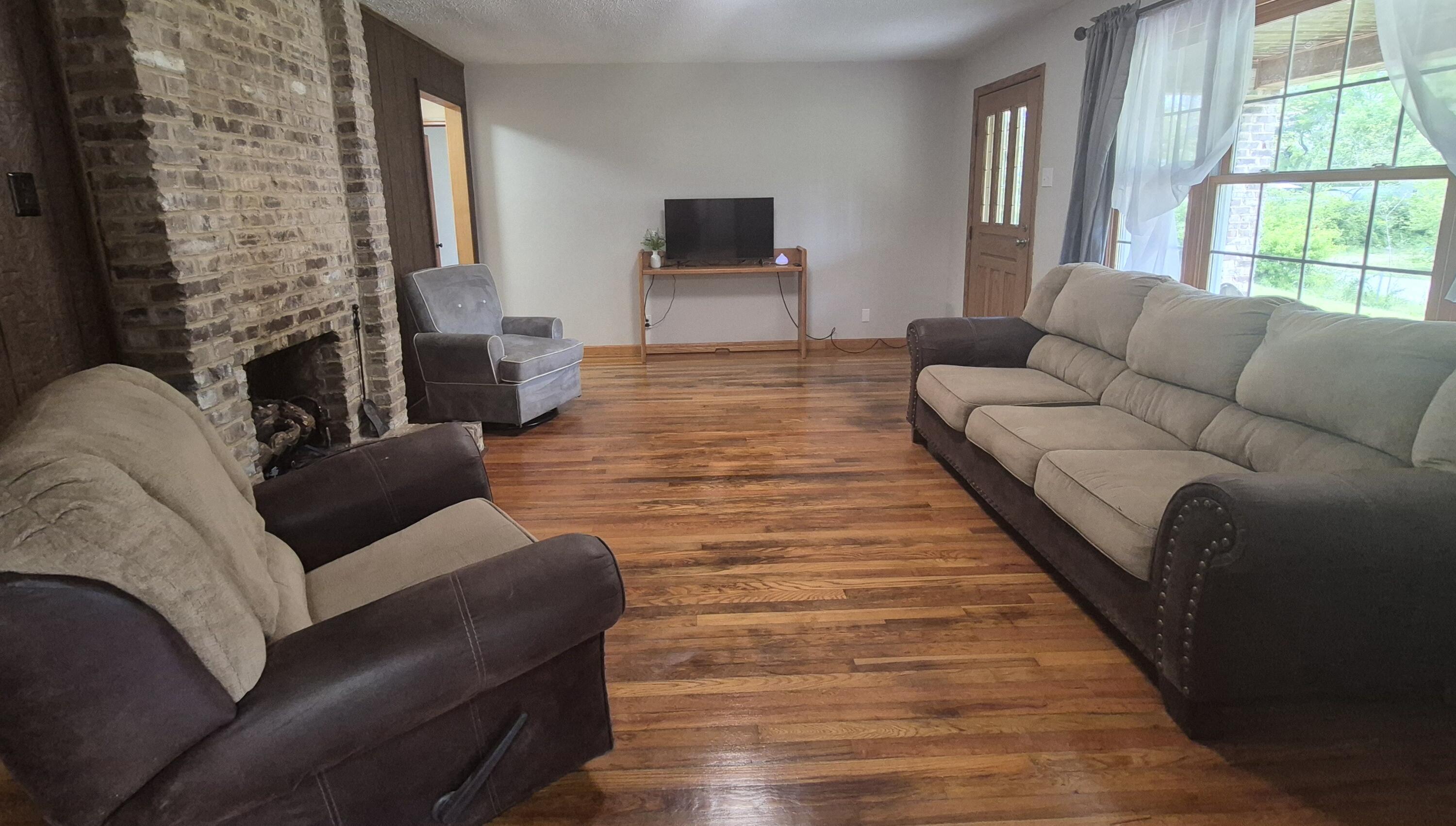 525-527 Shady Grove Road Sequatchie, TN 37374 - Photo 19 of 55 living room
