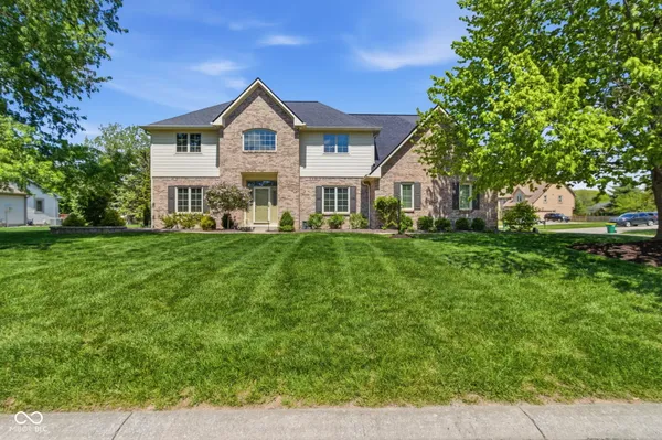 $675,000 | 129 East Laredo Way N Drive, Carmel, IN 46032