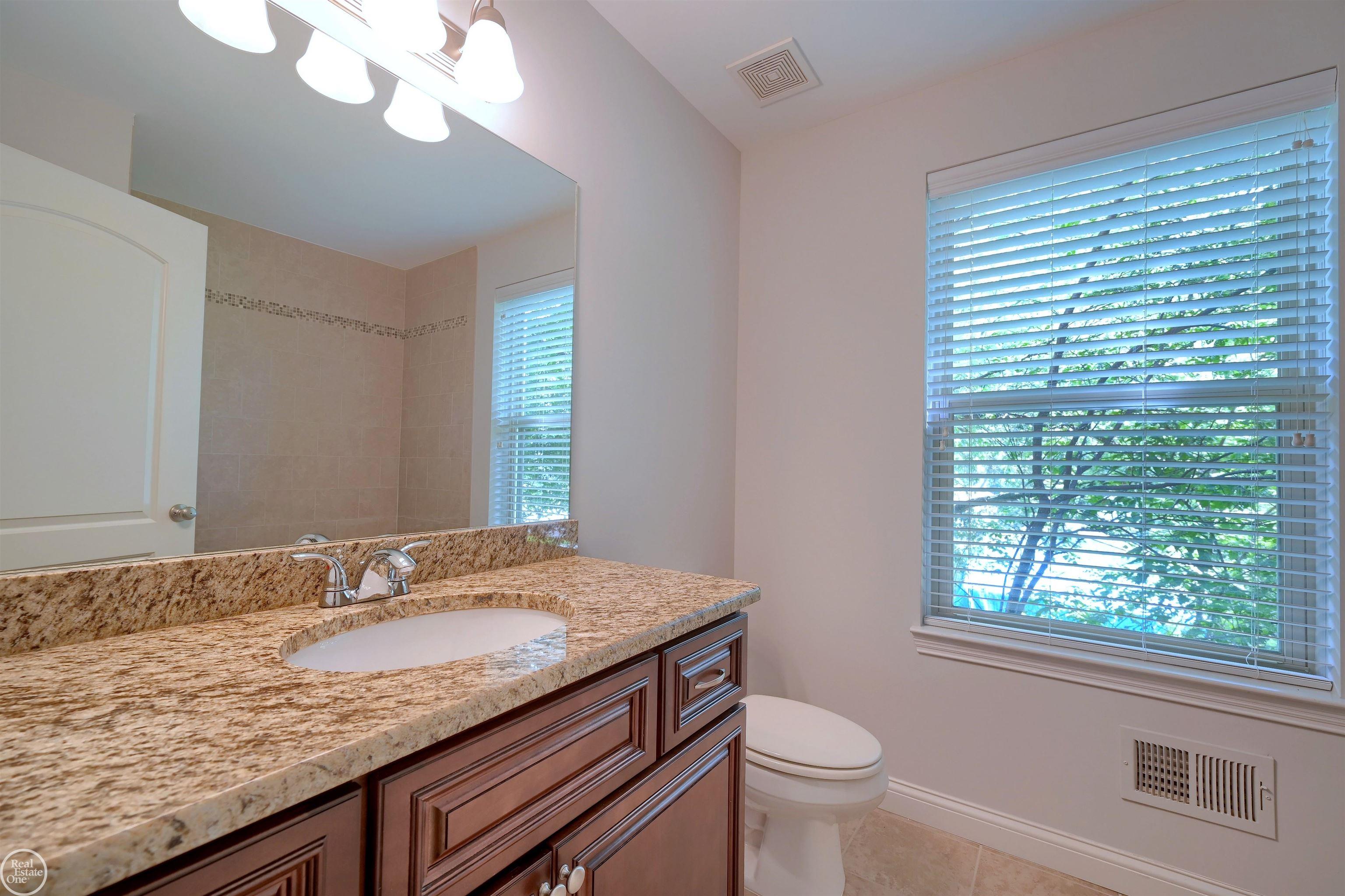 8199 22 Mile Road, Unit RIGHT SIDE ) Utica, MI 48317 - Photo 50 of 59