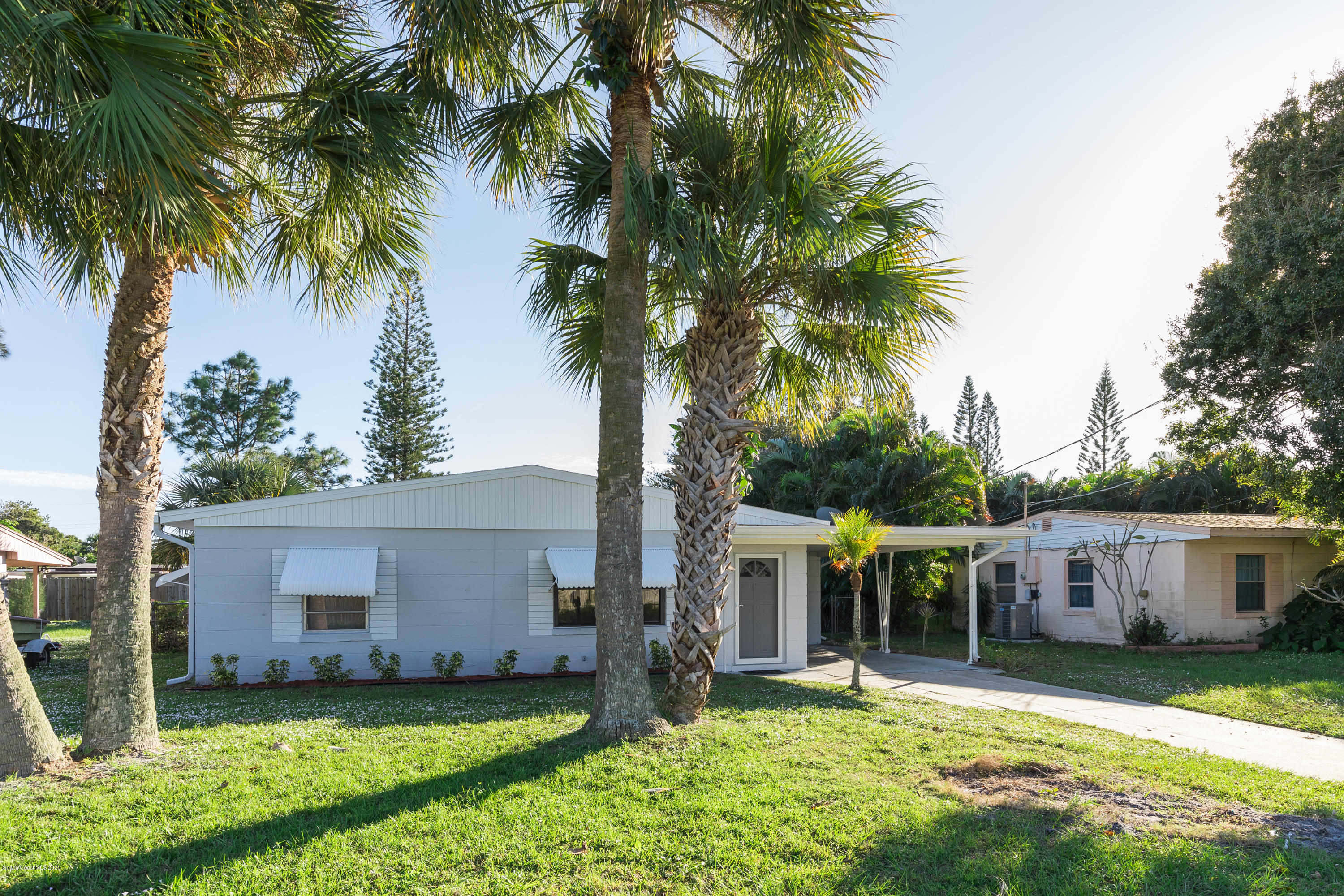 115 Cherry Street Melbourne, FL 32901 - Photo 2 of 12 a front view of a house with garden
