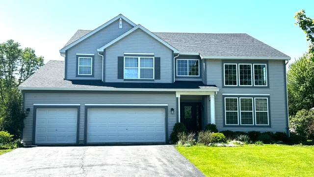 $525,000 | 812 North Auburn Lane, Lindenhurst, IL 60046