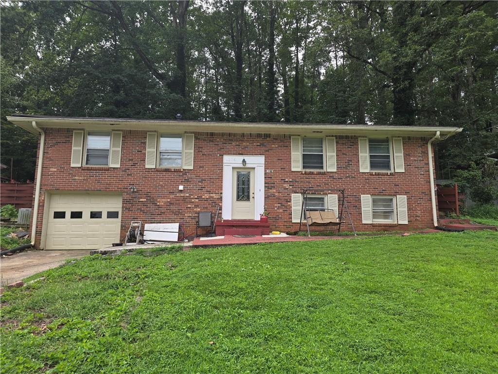 3276 Pin Oak Circle Atlanta, GA 30340 - Photo 2 of 22 a house view with a sitting space and garden