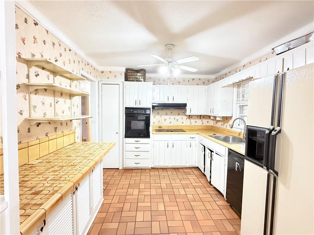 3276 Pin Oak Circle Atlanta, GA 30340 - Photo 4 of 22 a kitchen with stainless steel appliances granite countertop a refrigerator and a stove top oven