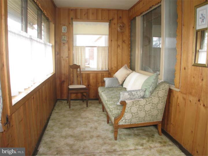 170 Kinsman Road Florence, NJ 08518 - Photo 4 of 14 Enclosed Porch