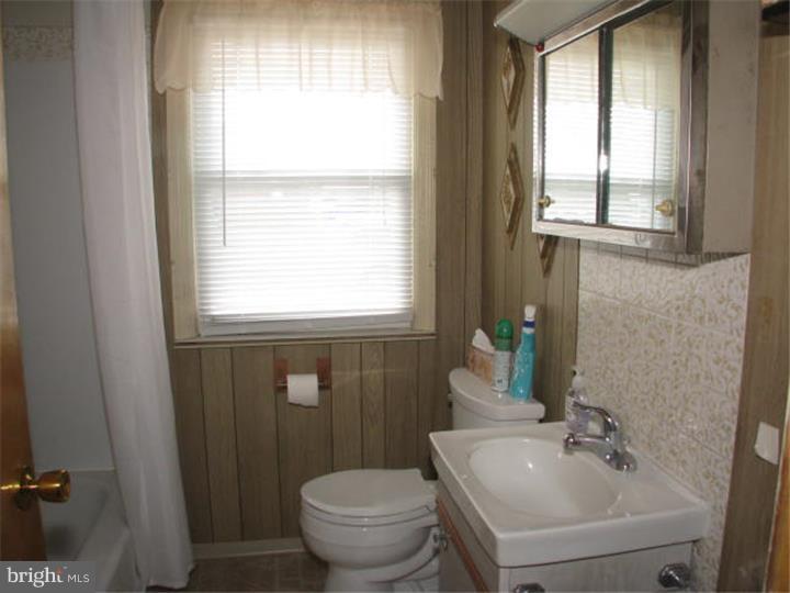 170 Kinsman Road Florence, NJ 08518 - Photo 7 of 14 Bathroom
