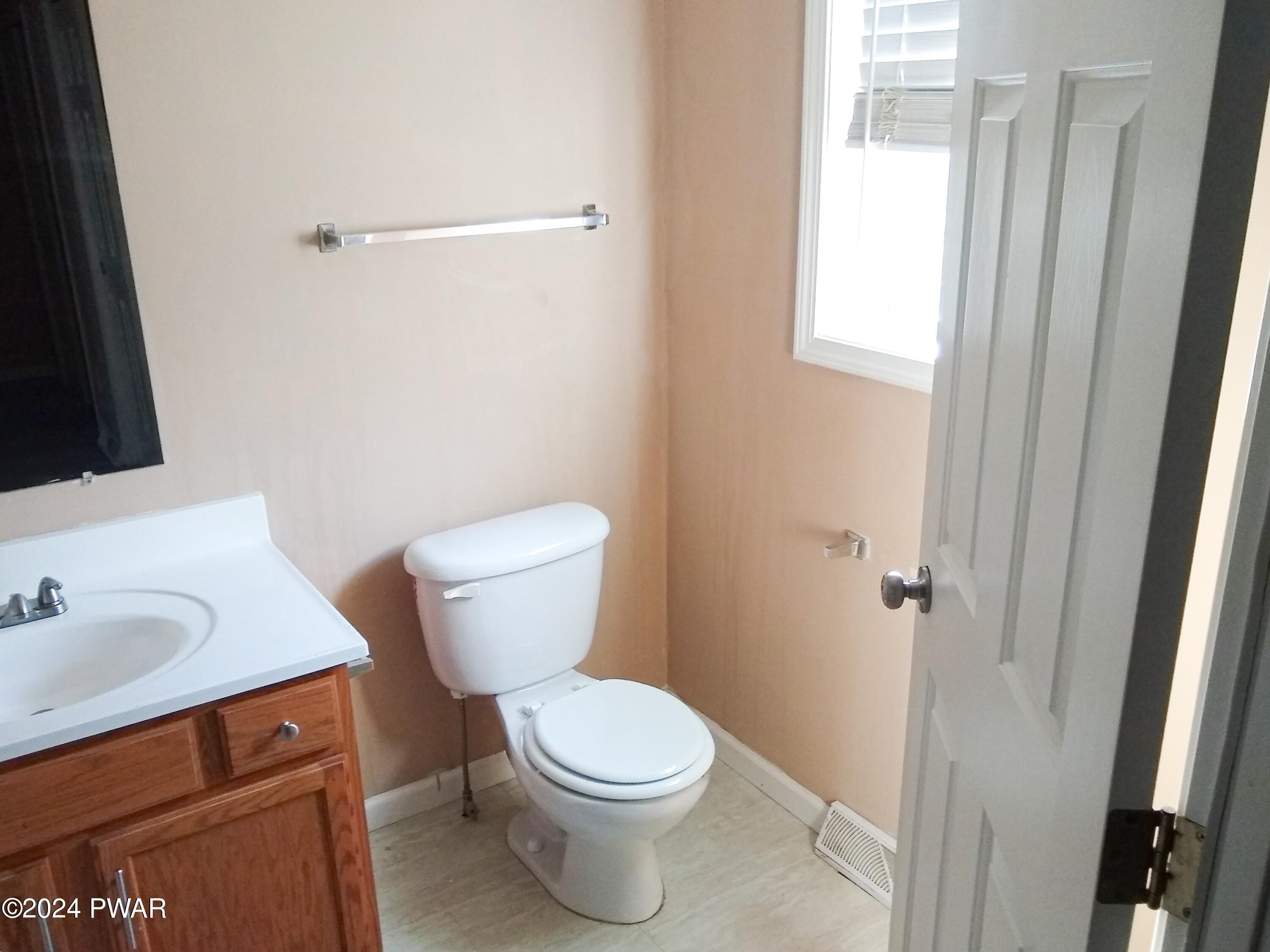 204 Meadow Ridge Acres Road Milford, PA 18337 - Photo 22 of 31 2nd_bath-2