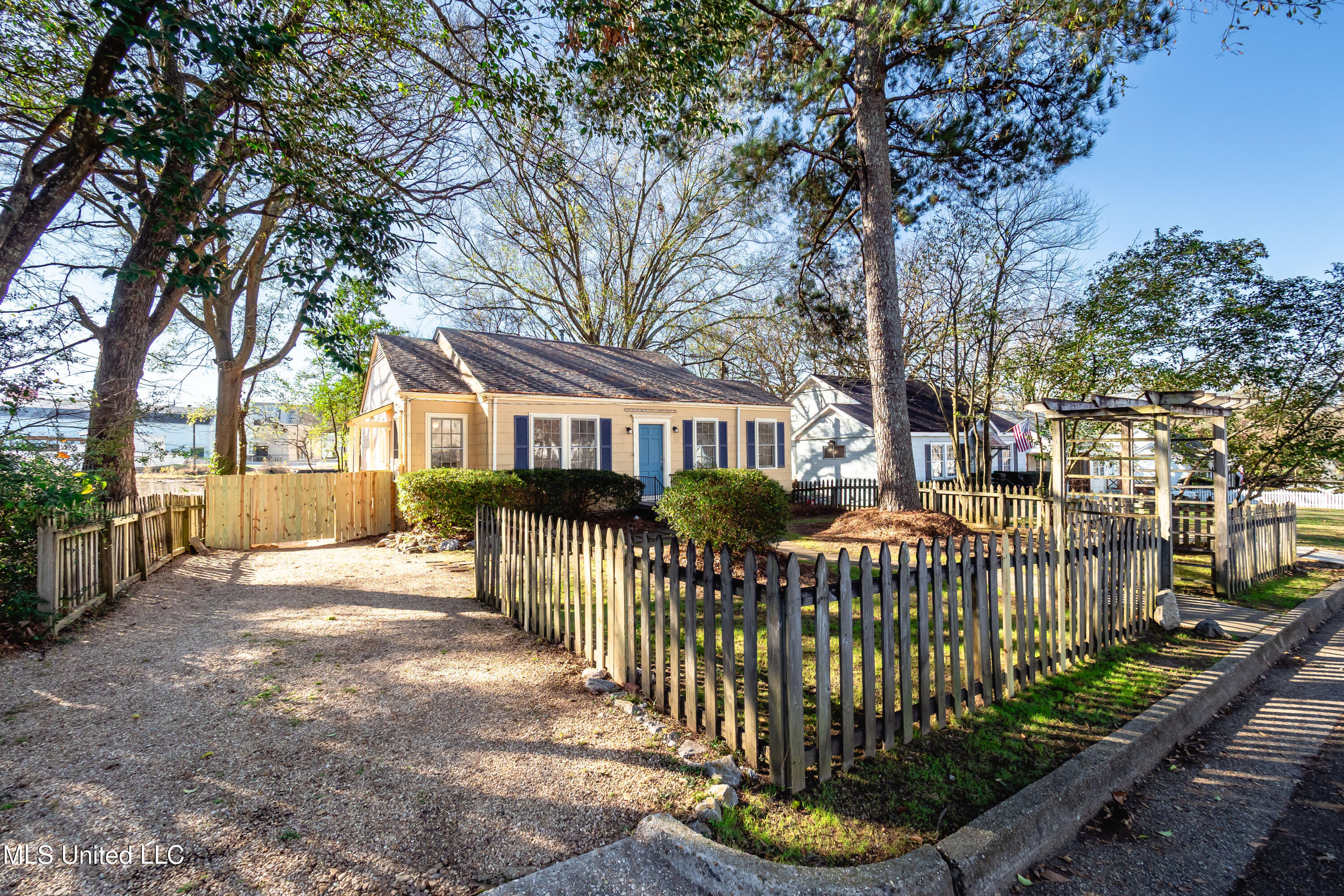 535 Hartfield Street Jackson, MS 39216 - Photo 2 of 20 P1160001
