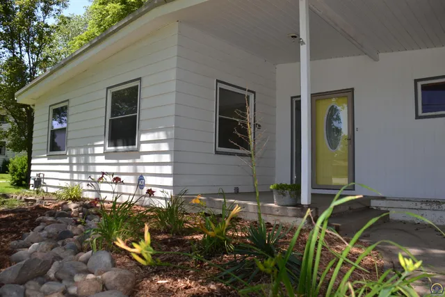 $199,900 | 631 South 4th Street, Osage City, KS 66523