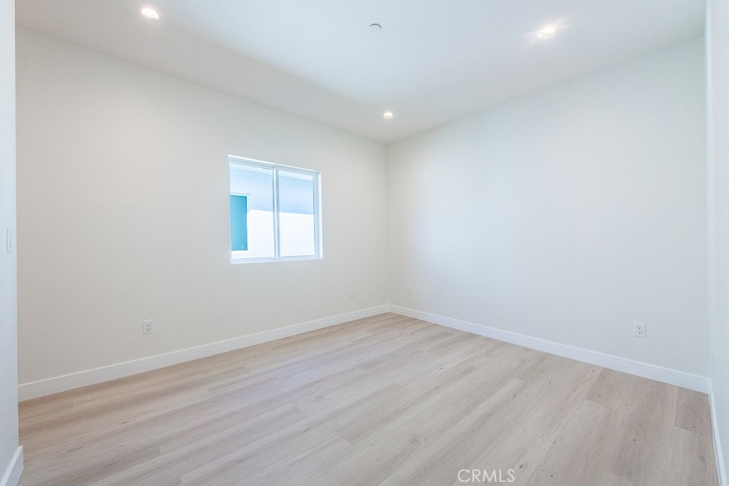 19453 Strathern Street Reseda, CA 91335 - Photo 21 of 28