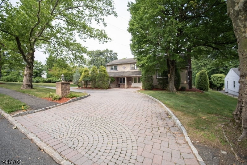 69 Ridge Drive Livingston, NJ 07039 - Photo 4 of 34 Gallery Image 4