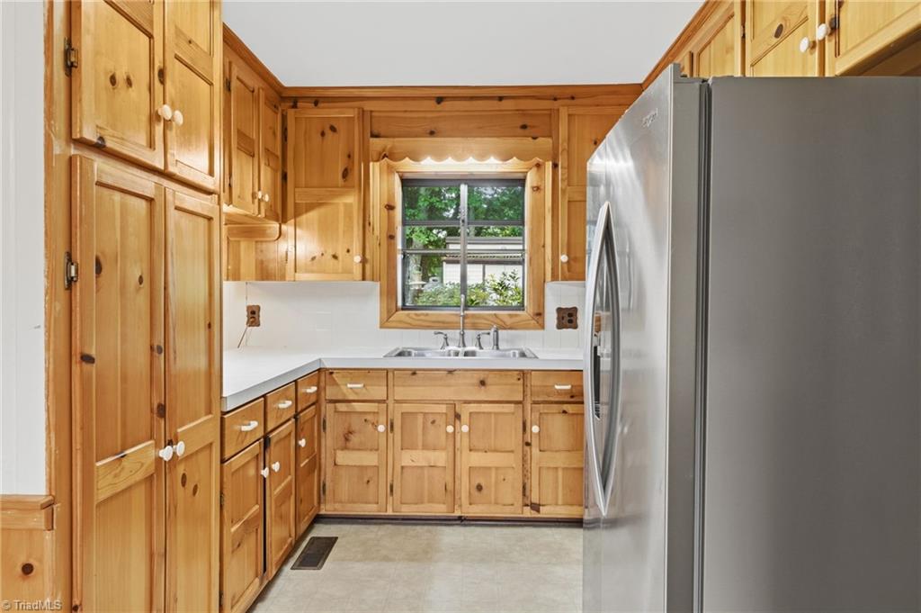 306 Spring Street King, NC 27021 - Photo 7 of 43