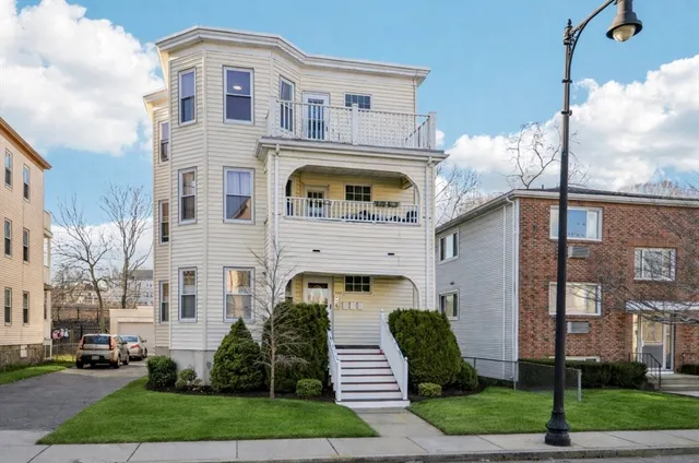 $3,300 | 559 Hyde Park Avenue, Unit 3, Boston, MA 02131